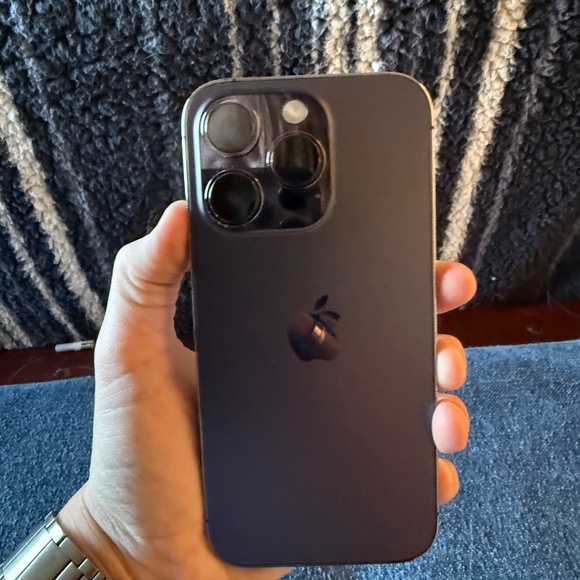 iPhone 14 Pro - Picture 2 of 2